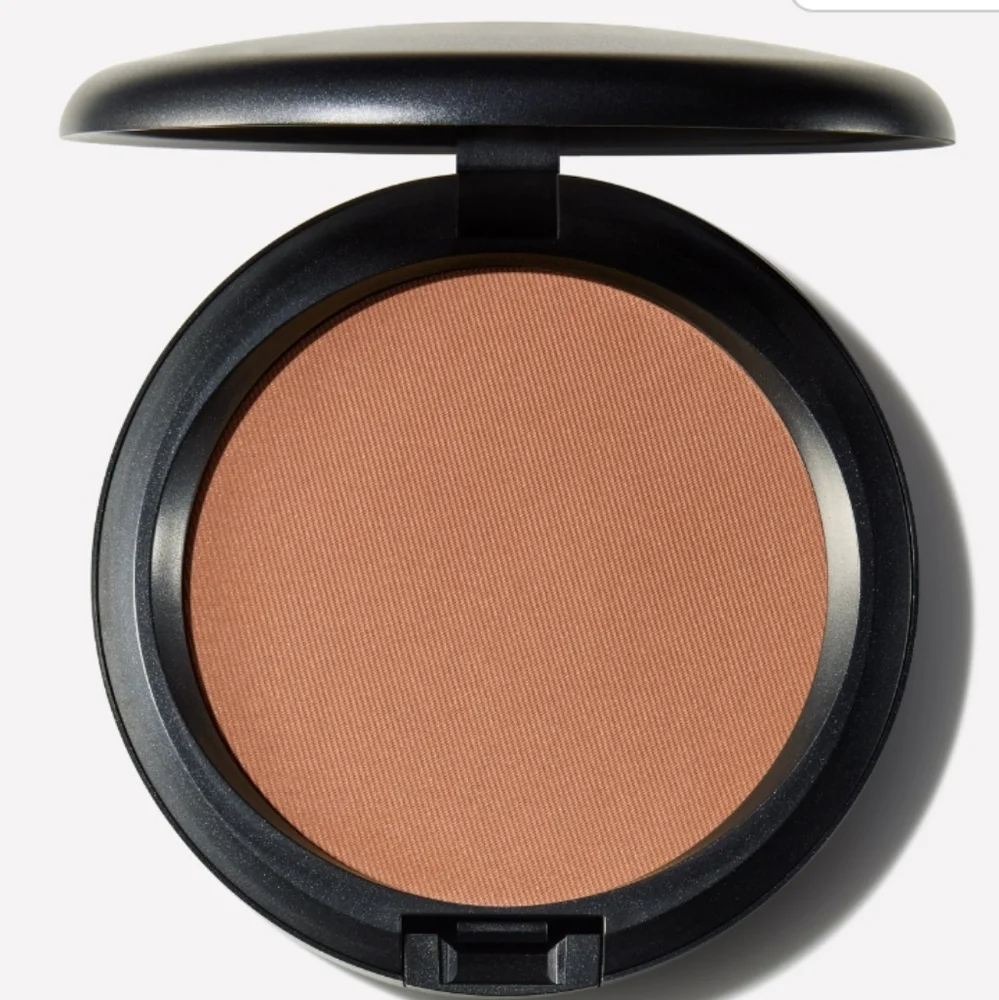 MAC Golden Bronzing Powder